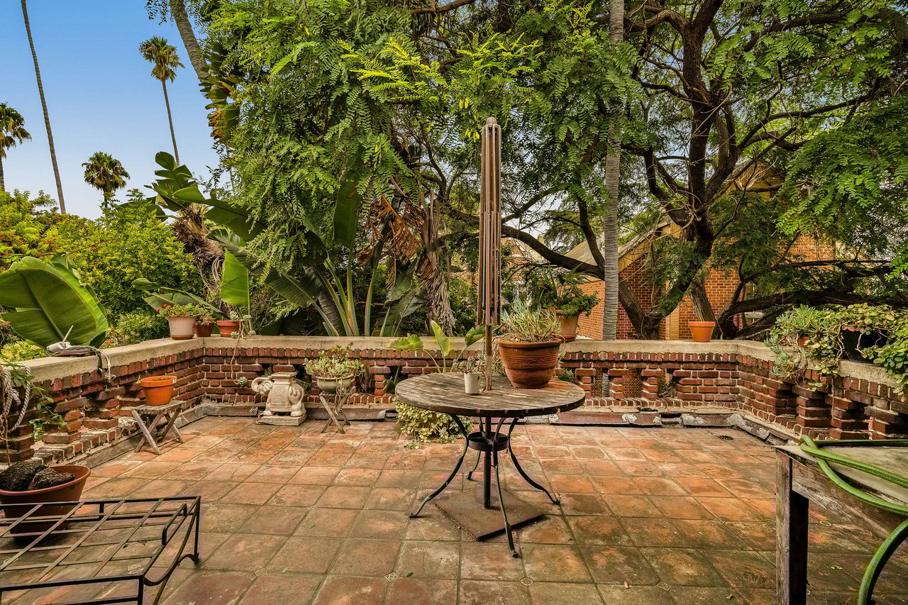 1130 Westchester Pl