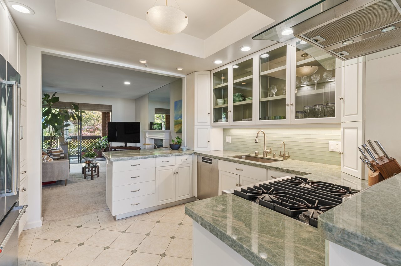 Luxury Condo with Sweeping Bay Views