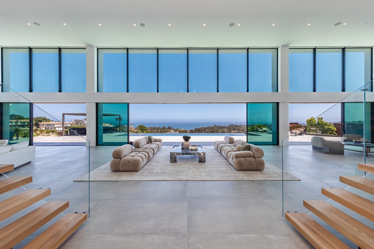 6156 Zumirez Dr