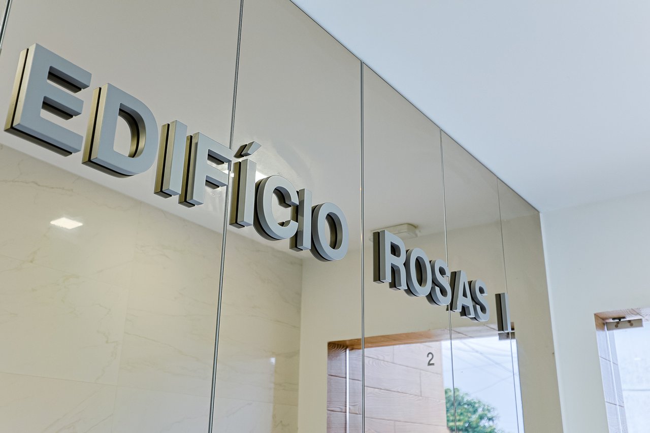 Modern 2-Bed, 2-Bath Apartment in Central Marinha Grande – Near Nazaré