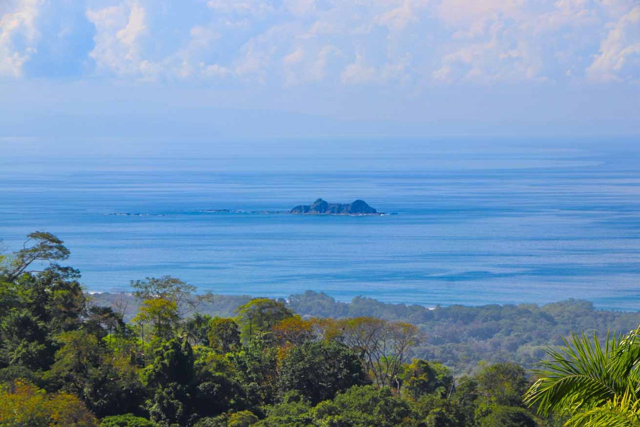 Large Uvita Lot With Whale’s Tail Ocean Views, Sunsets & Legal Water – Ready to Build!