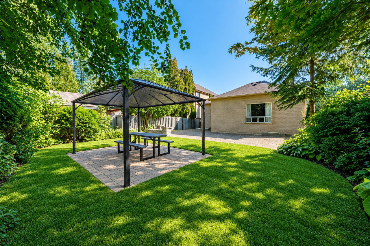 62 Fergus Ave