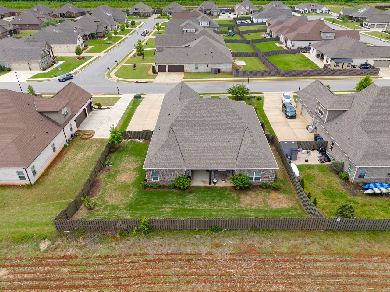LARGE, GORGEOUS HOME - MADISON CITY SCHOOLS!