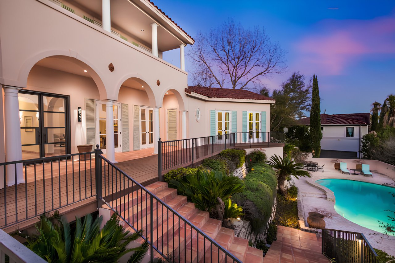 3913 Bonnell DR