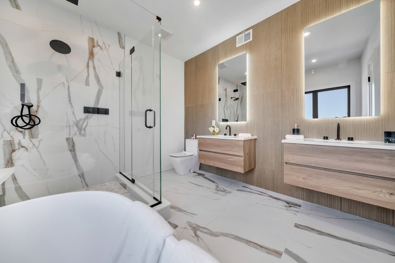 2220 Mackay Avenue B