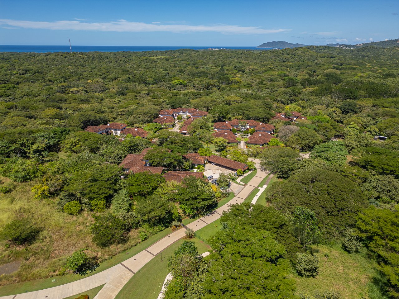 Malinches 27 A/B | Turnkey 6-Bedroom Duplex Investment in Hacienda Pinilla