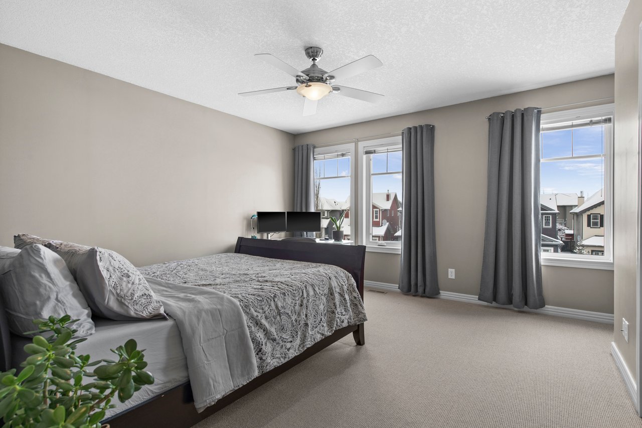 8910 Royal Oak Way NW