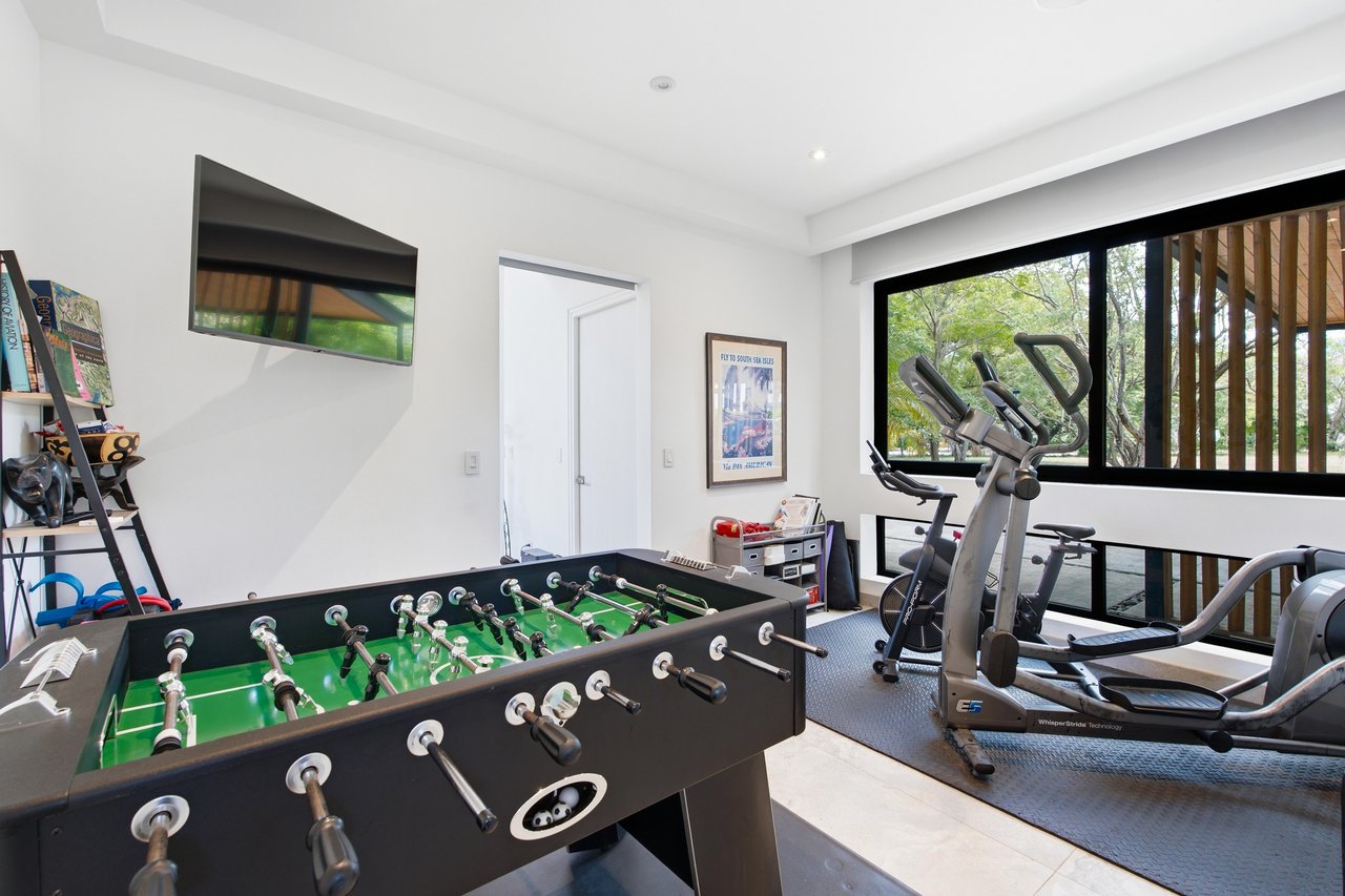 Casa La Ola Perfecta | Luxury 5-Bedroom Home with Pool Near the Beach in Hacienda Pinilla