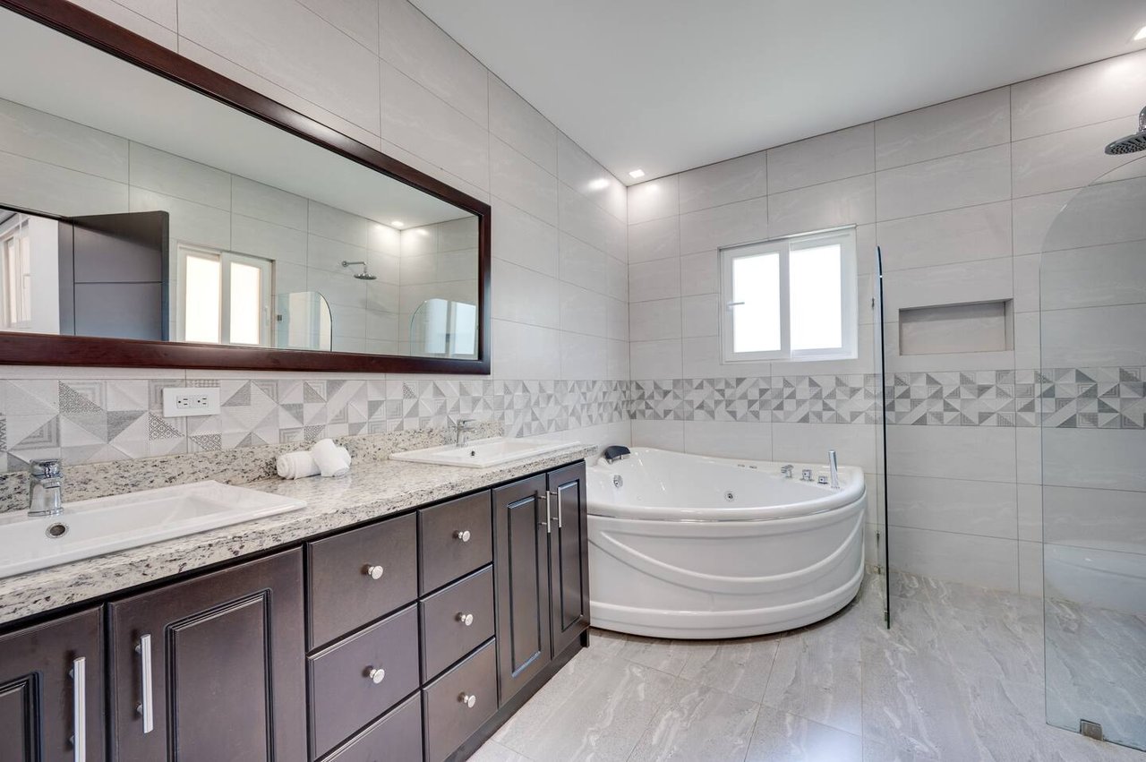 Jacarandas 15 | Modern 3-Bedroom Townhome Minutes from Tamarindo!