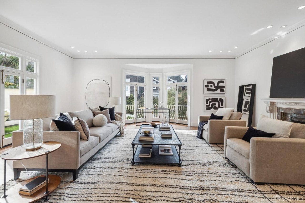 2536 Baker Street