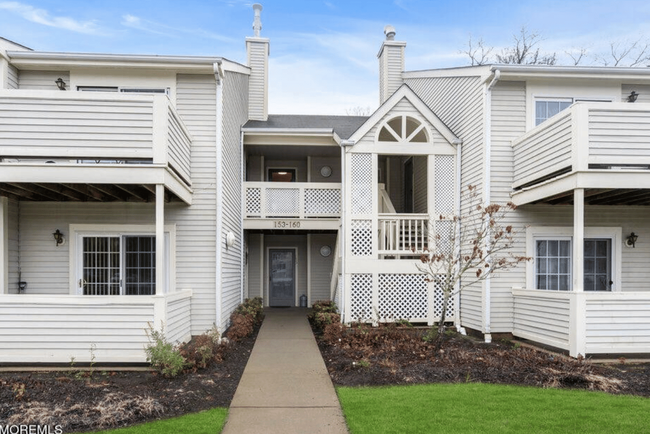 156 Pinetree Court, Howell 