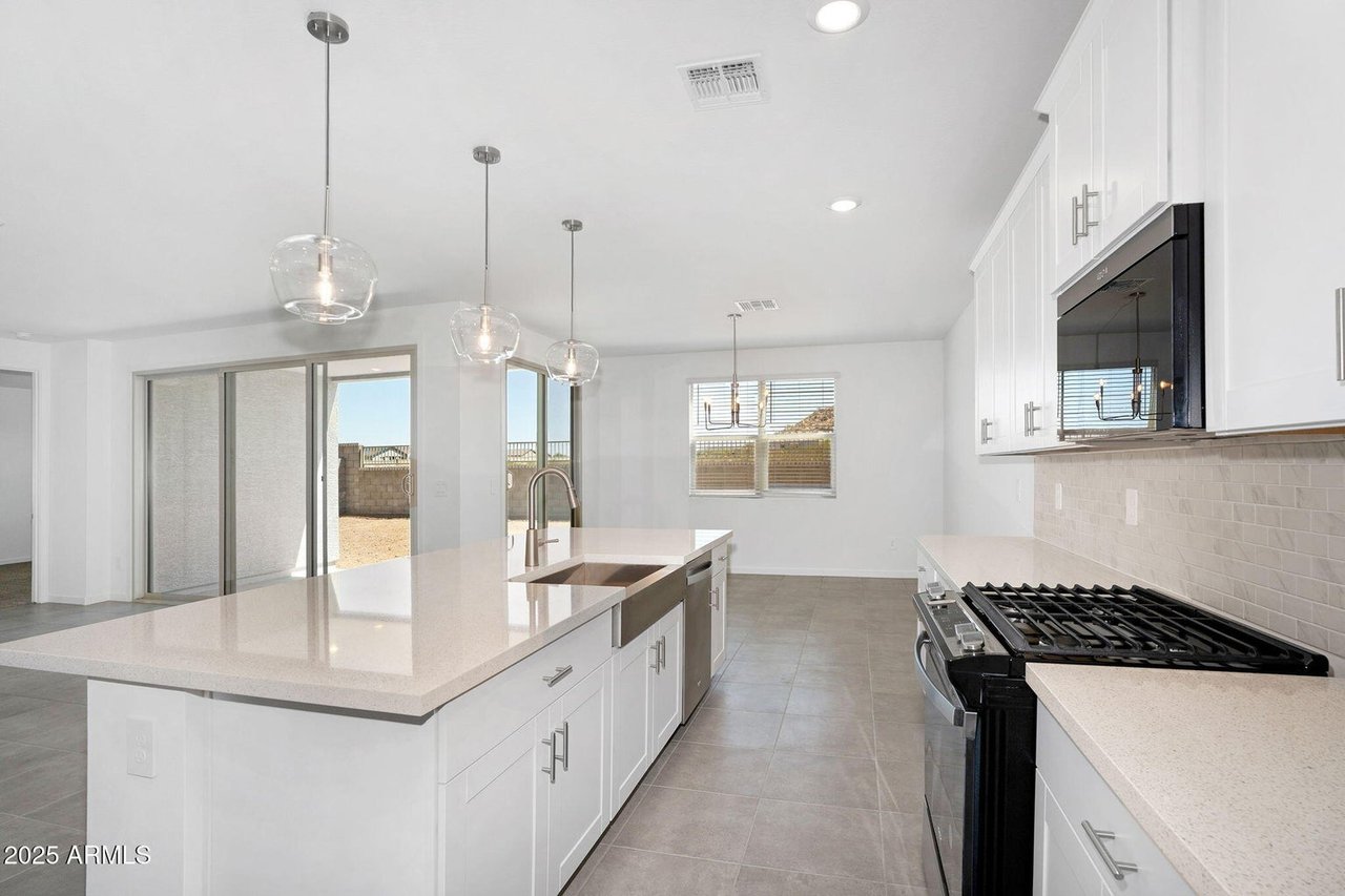 4811 W HUNTER Trail