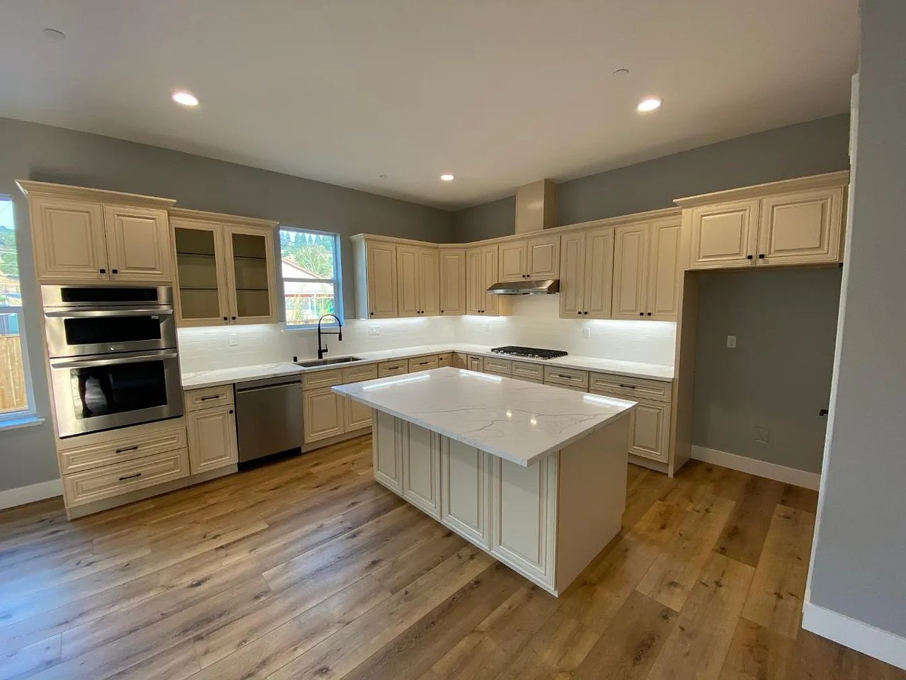 3520 Flintwood Dr