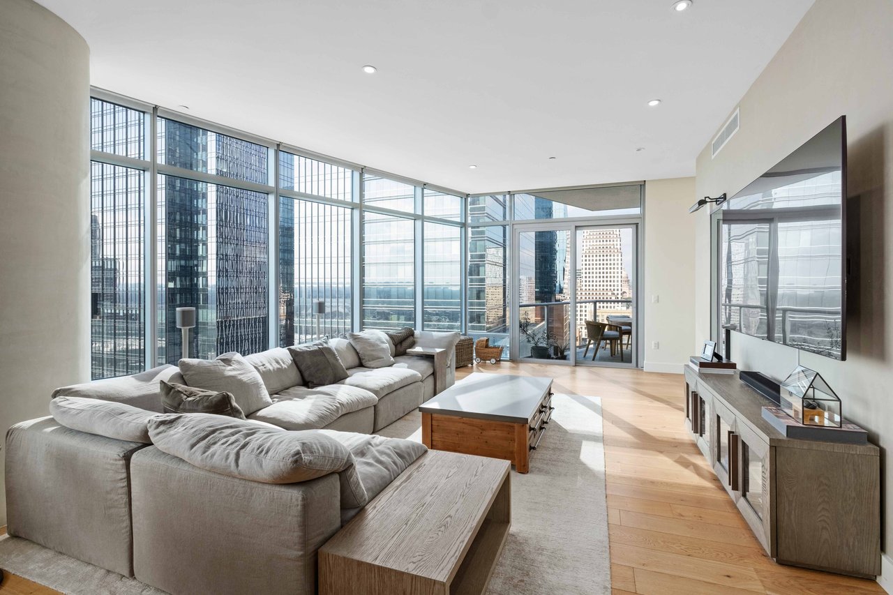 200 Congress Ave #18AE