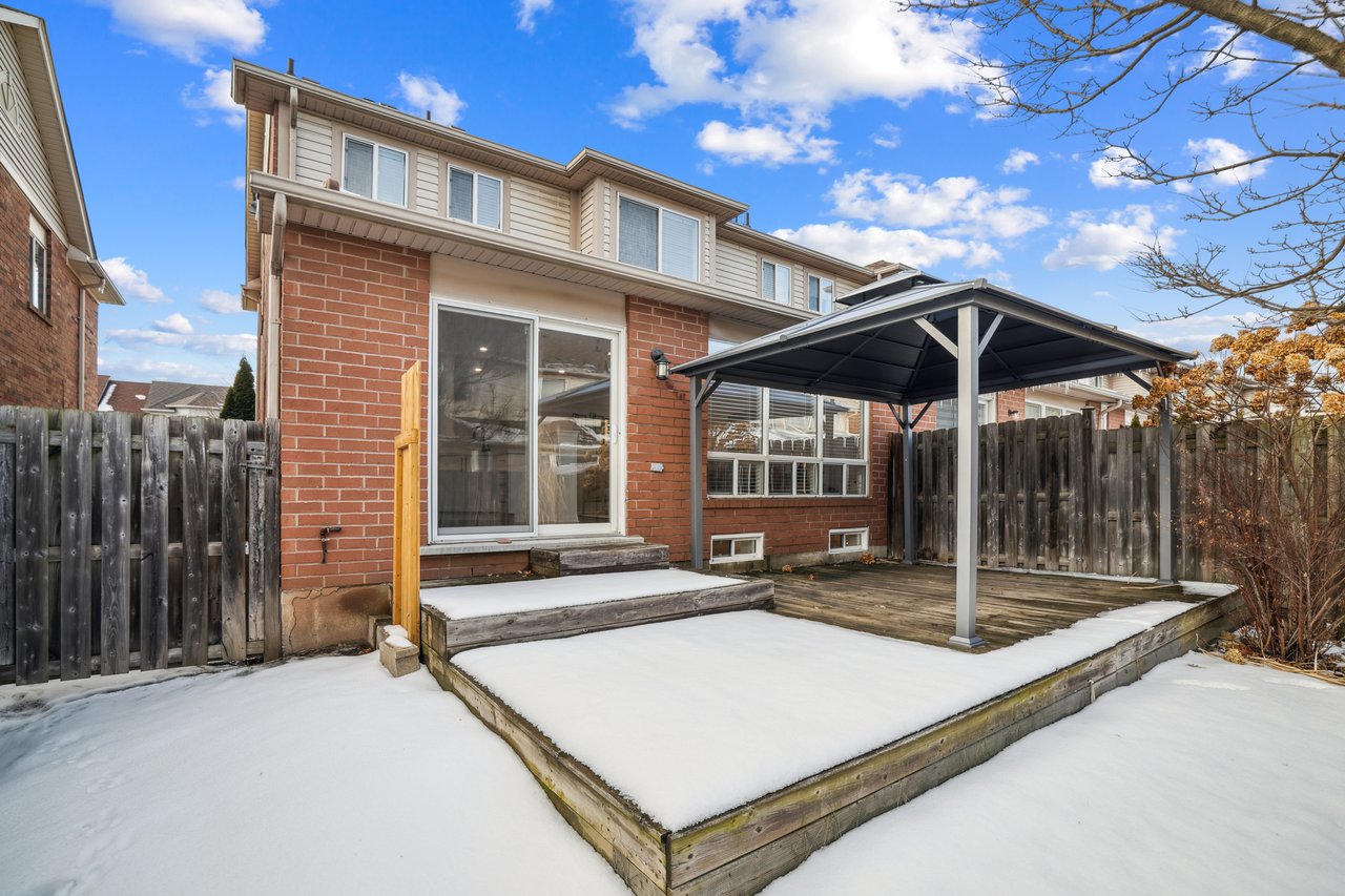 Beautiful End Unit Freehold Towhome in desirable Westmount!