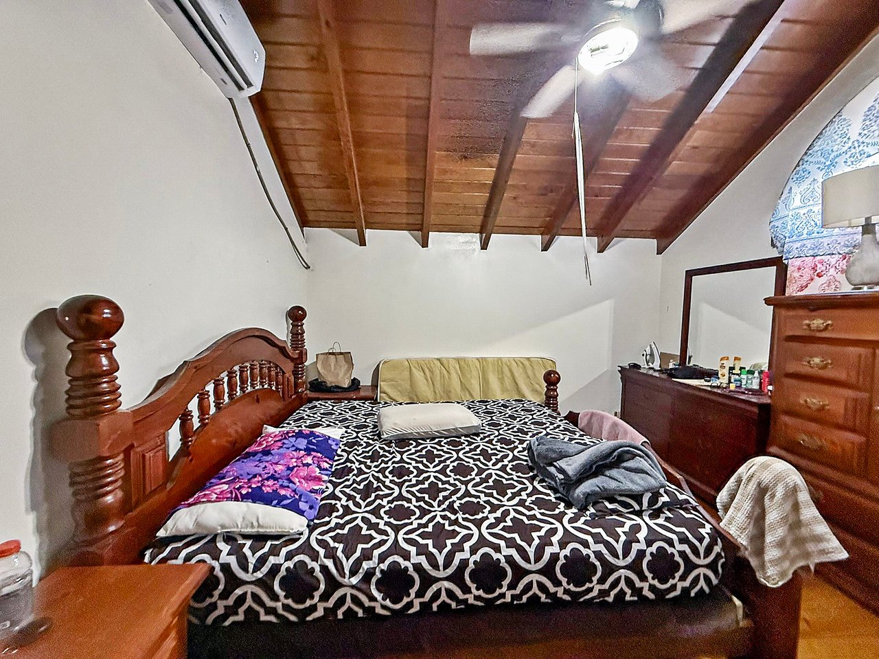 1058 Road Town 1 Bedroom Apartment