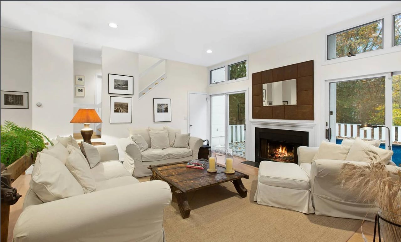 44 Longwoods Ln