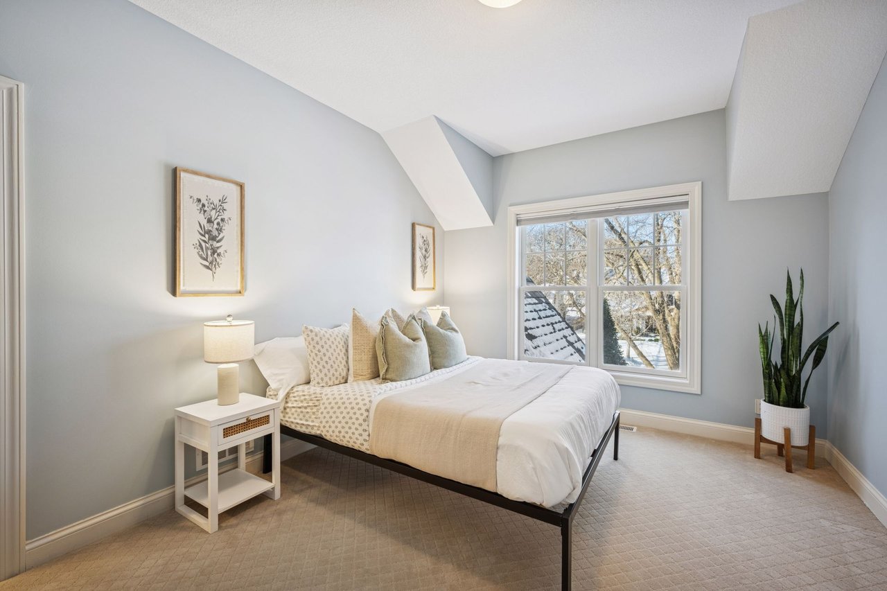 5321 Halifax Ave S, Edina