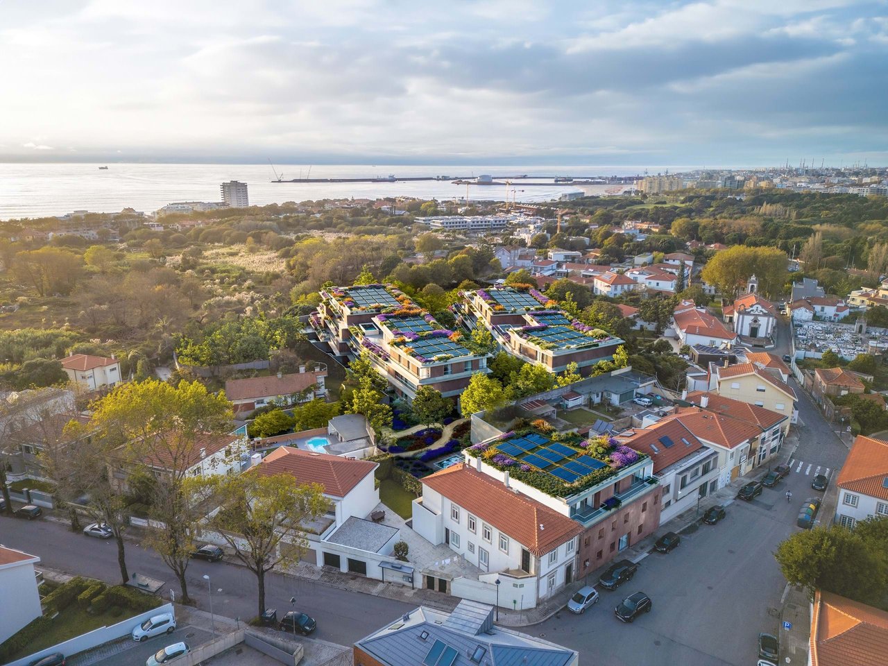  4-Bedroom Duplex with Private Pool, Terrace & Garden in Foz, Porto