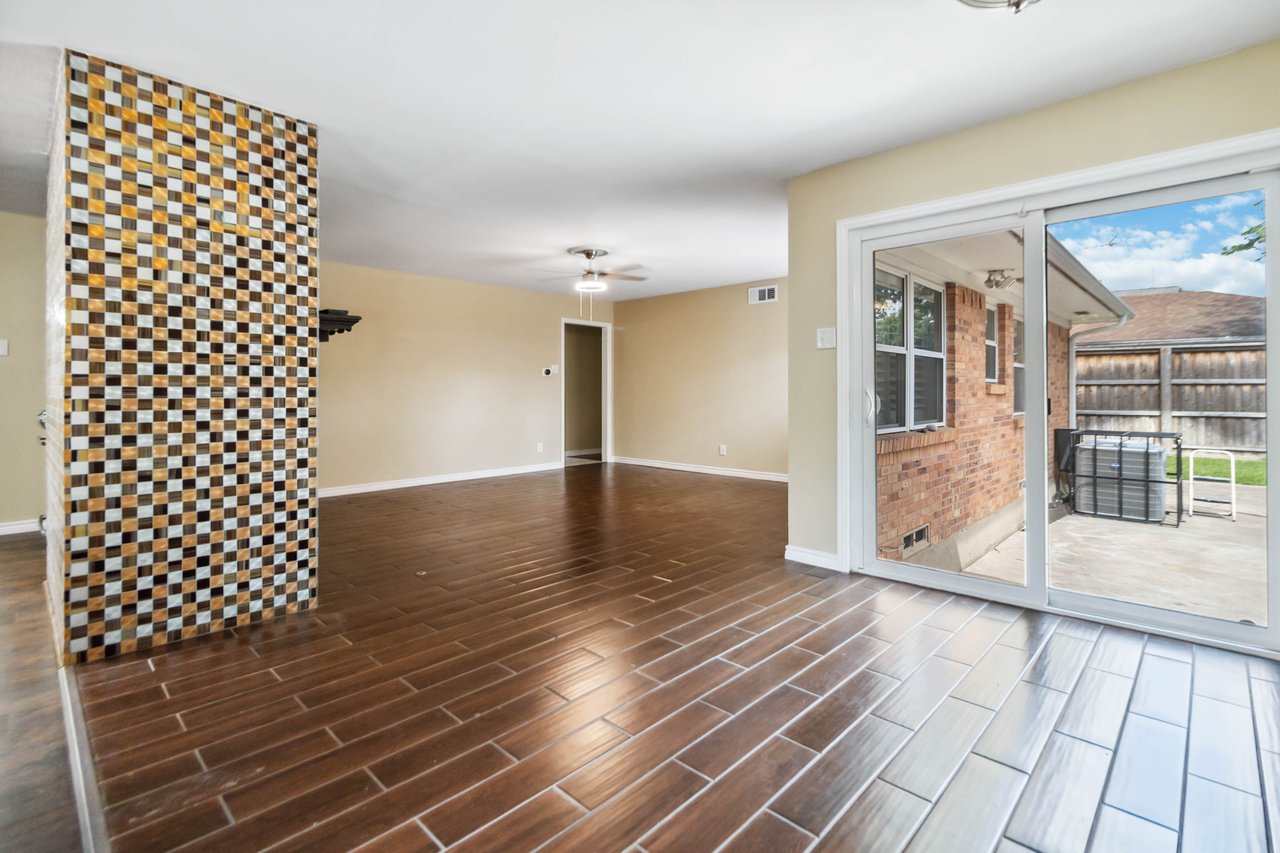 5818 Meadowick Dr