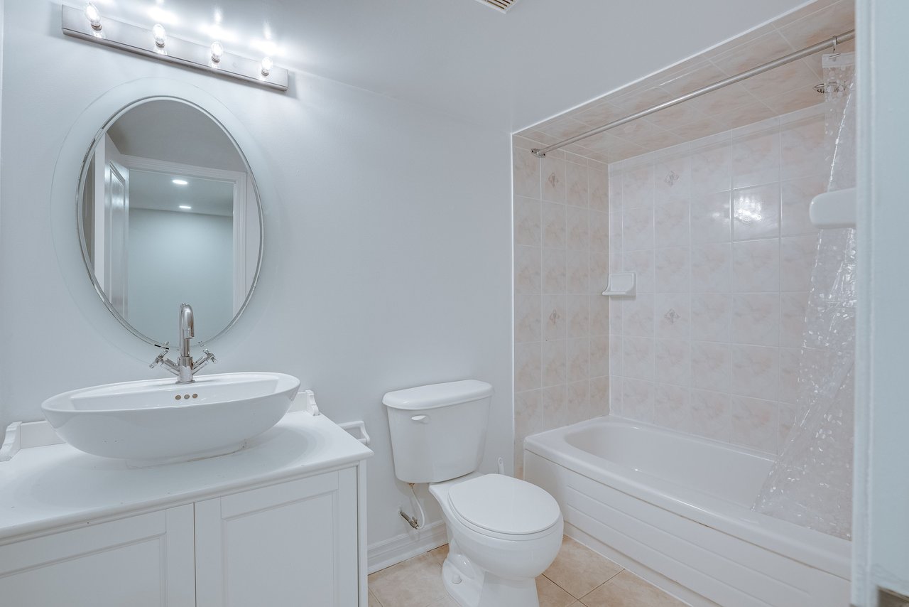 25 Karen Road Unit: Lower