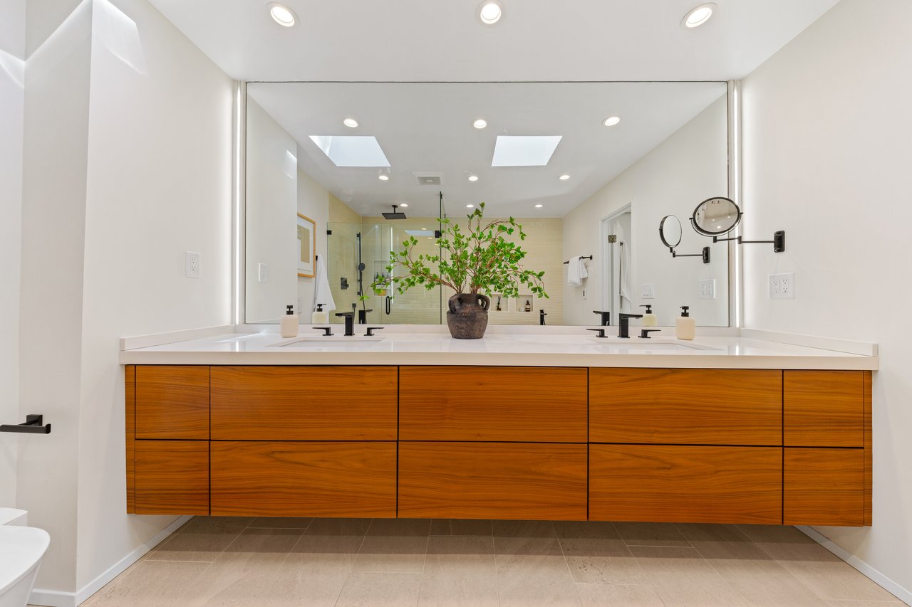 Gated View Residence on the Water