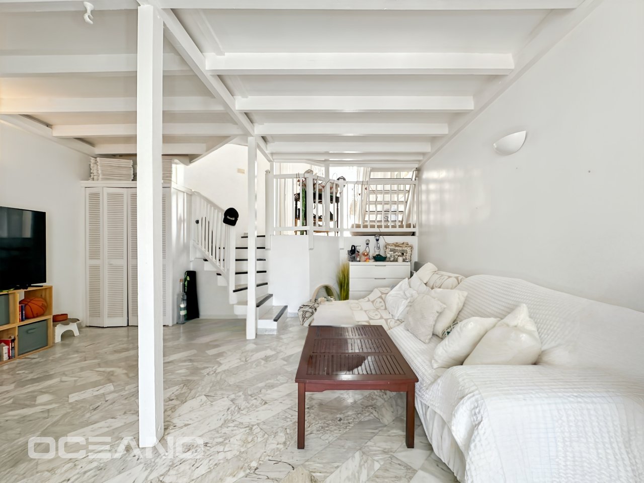 2 bedrooms with a sea view