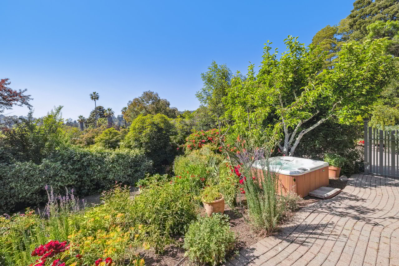 35 Saint Francis Ln