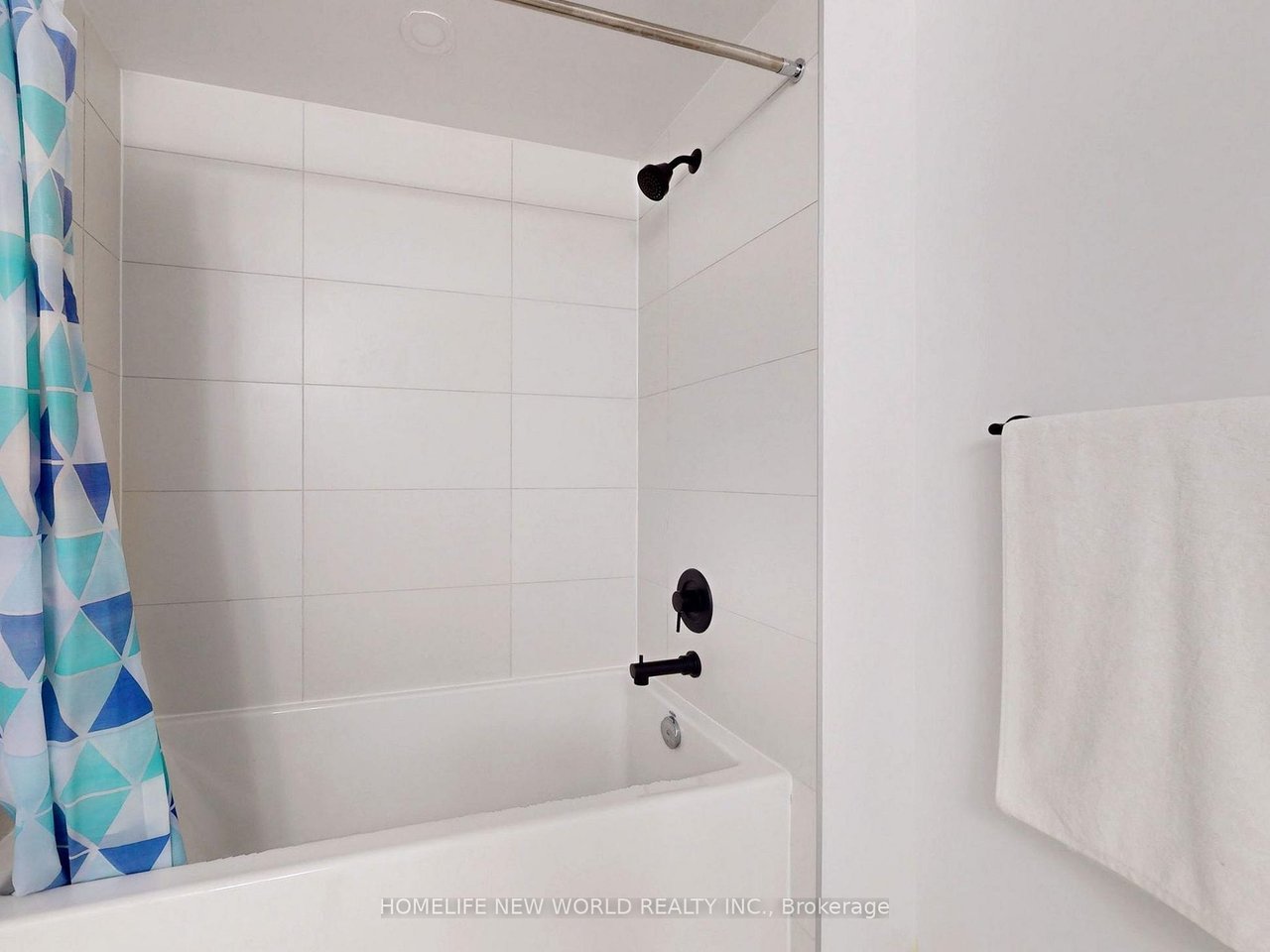 VIBRANT PENTHOUSE IN DOWNTOWN