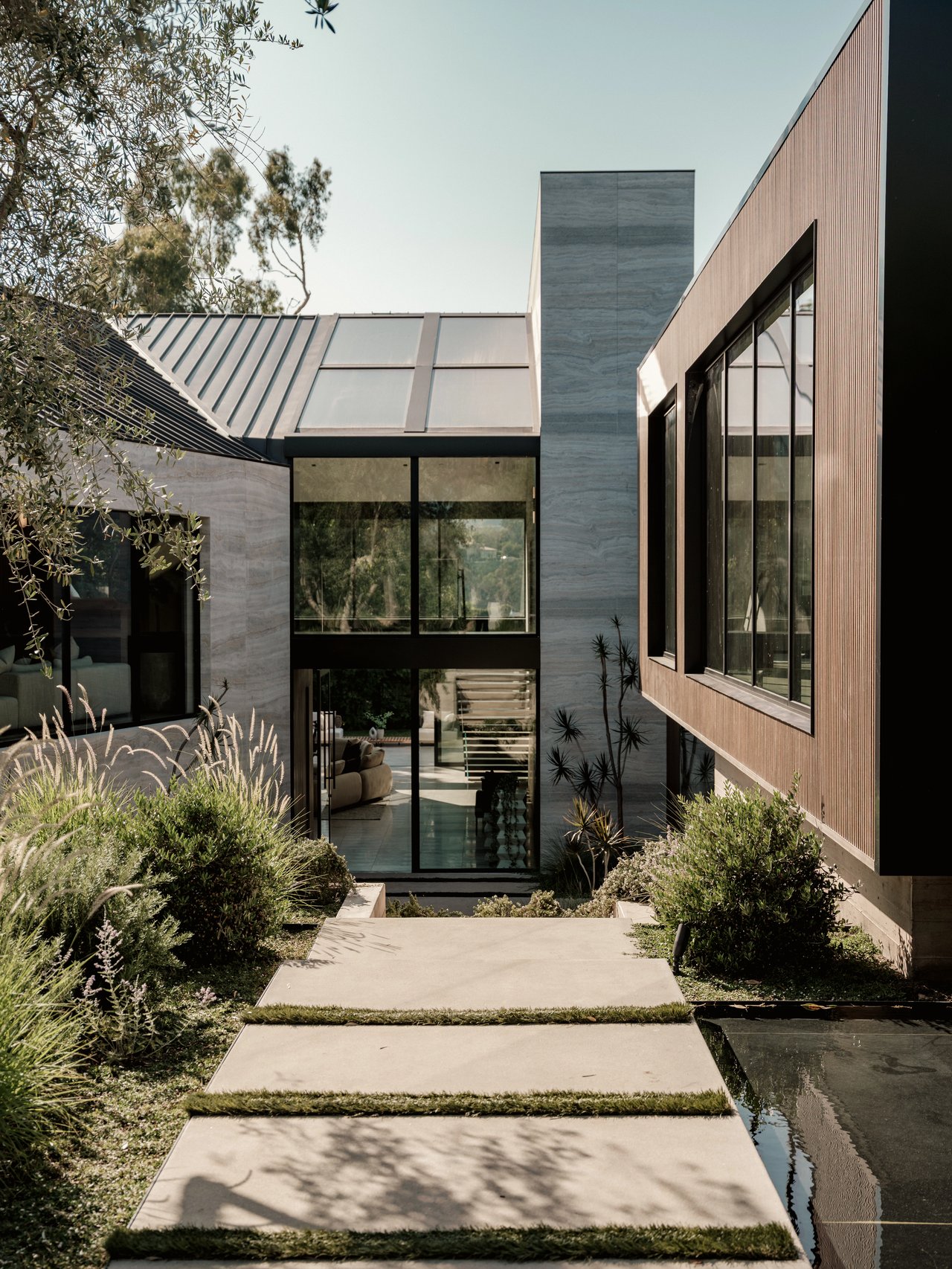 2555 La Mesa