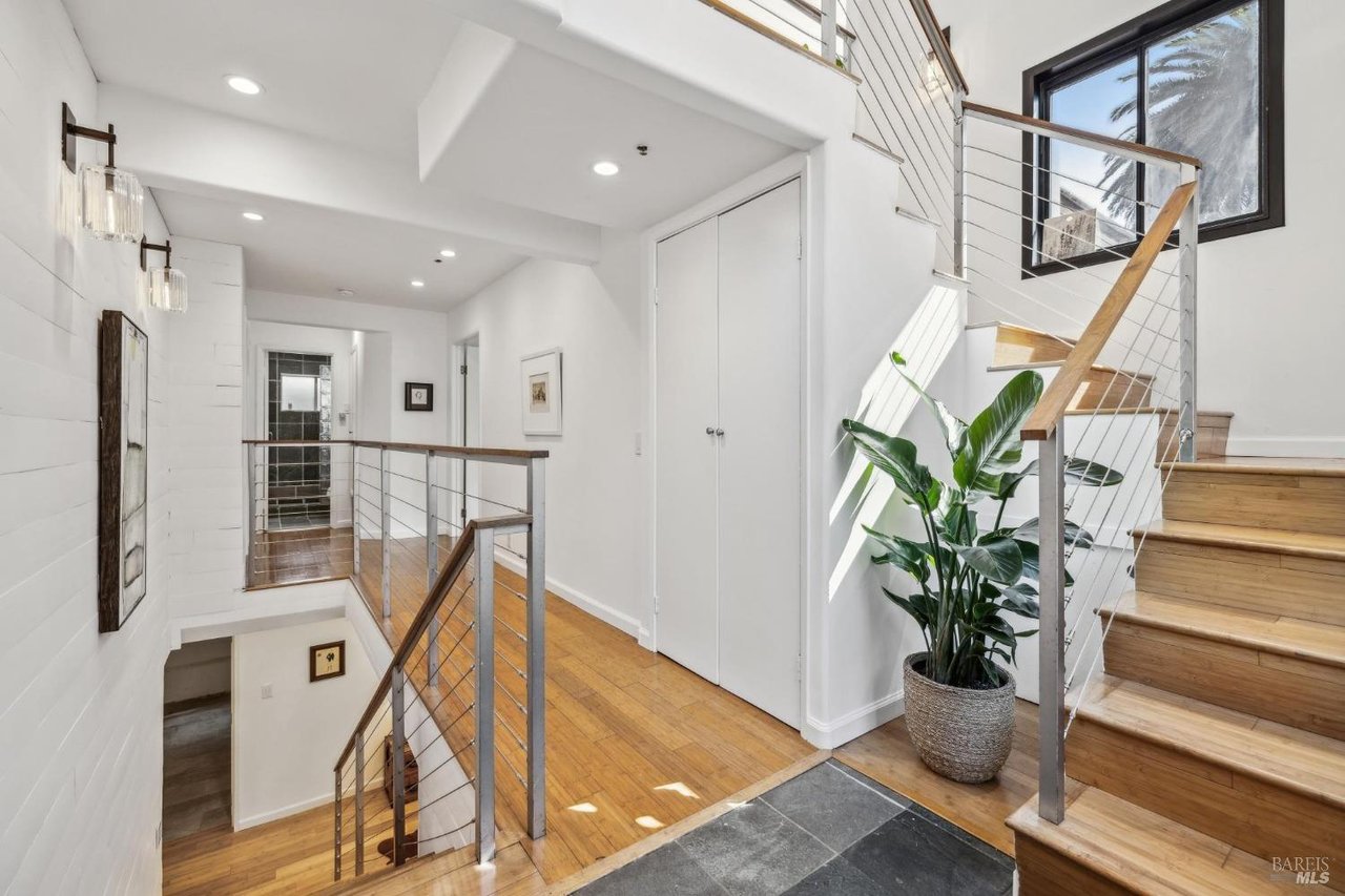 104 4th St