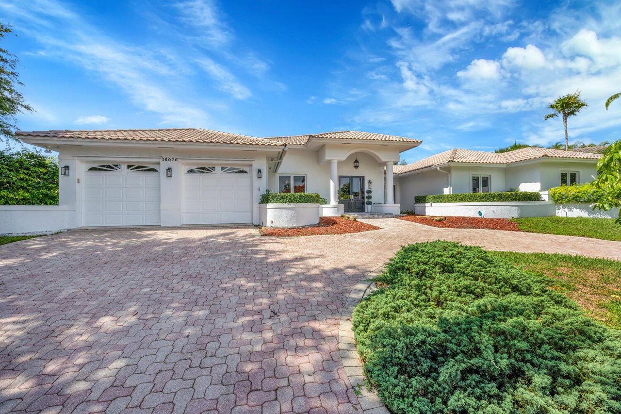Palmetto Bay Perfection: Spacious, Serene, Stunning