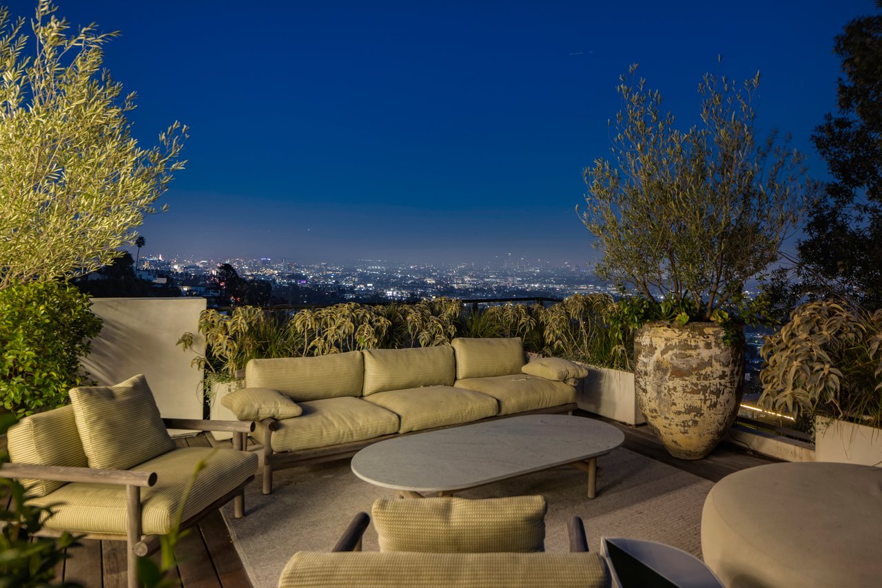 8080 Laurel View Dr, Los Angeles