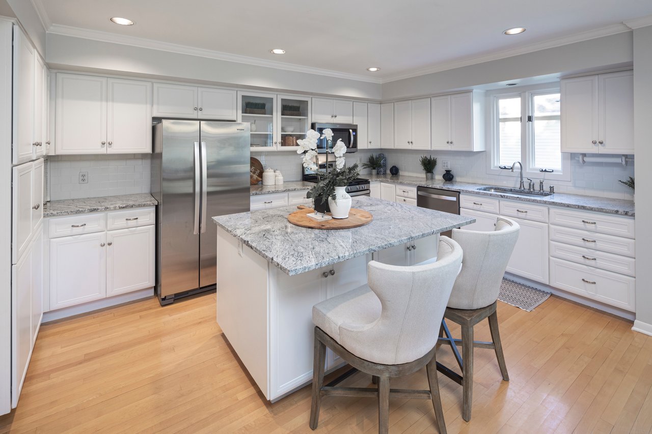 19670 Hillside Street | Deephaven