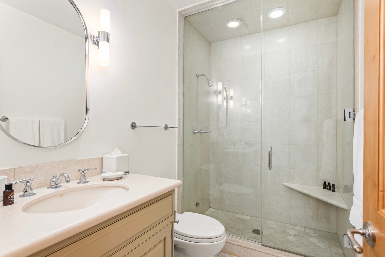 Beautiful Mountain Contemporary Townhome in Aspen Central Core