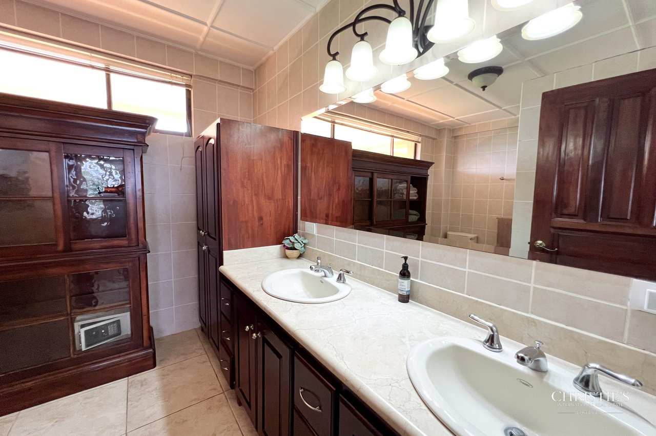 Presidential Suites #15 | Spectacular Ocean-View Condo Steps from Marina Flamingo