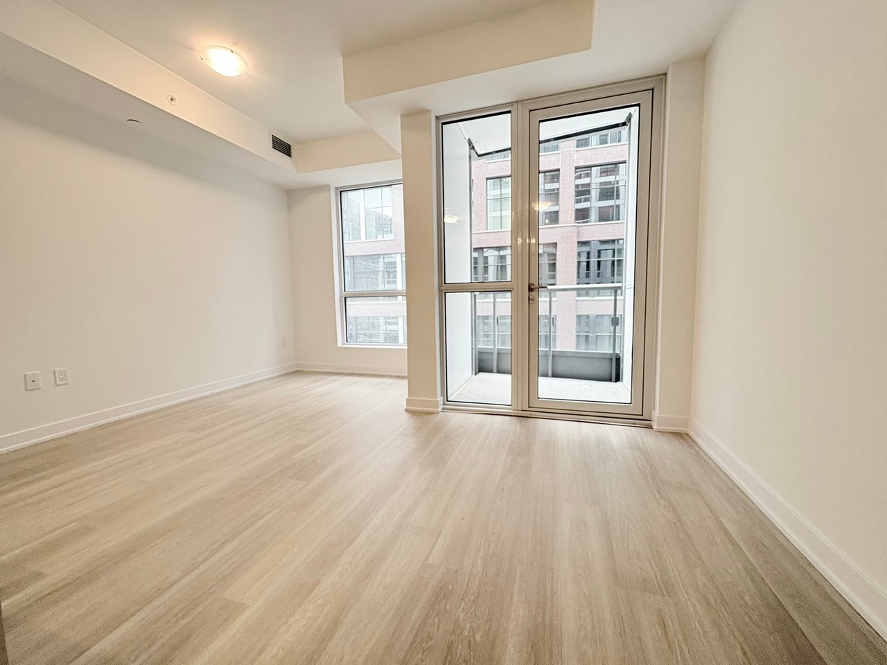 15 Richardson Street, Toronto Unit: 427