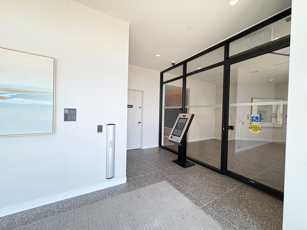 2495 Eglinton Avenue W 1703