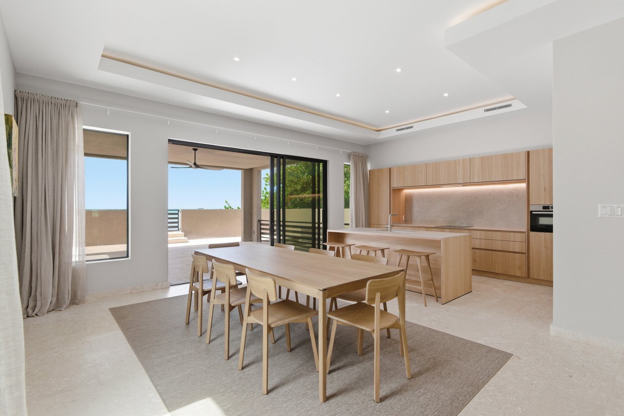 Villa Sol, Adelaide Beach