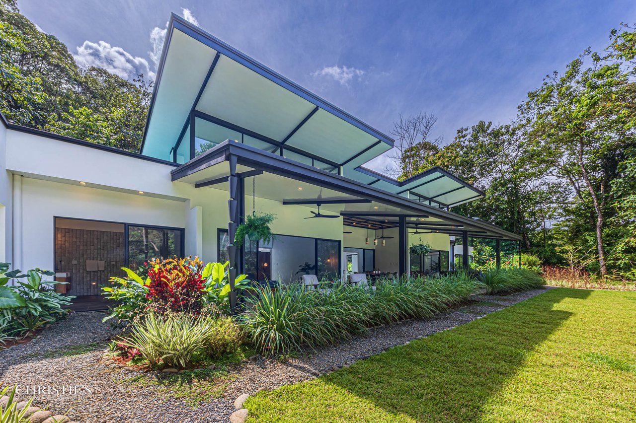 Contemporary Mountain View Villa – 10 Minutes to Playa Dominical