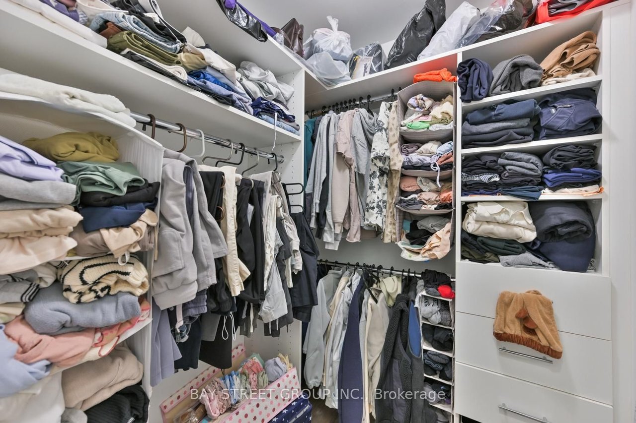 PENTHOUSE IN THE HEART OF NORTH YORK