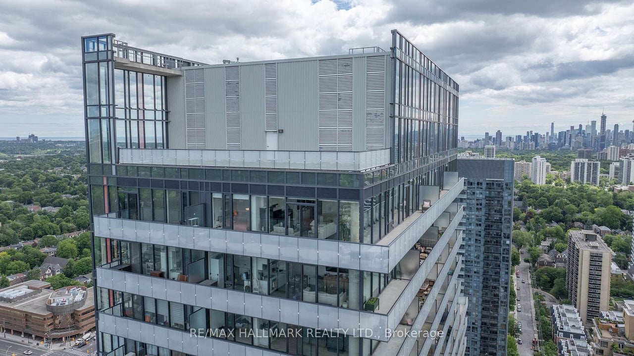 PRESTIGE LIVING AT YONGE & EGLINTON