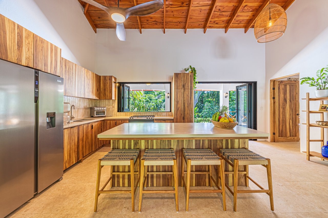  Luxury Homestead  Conveniently Located