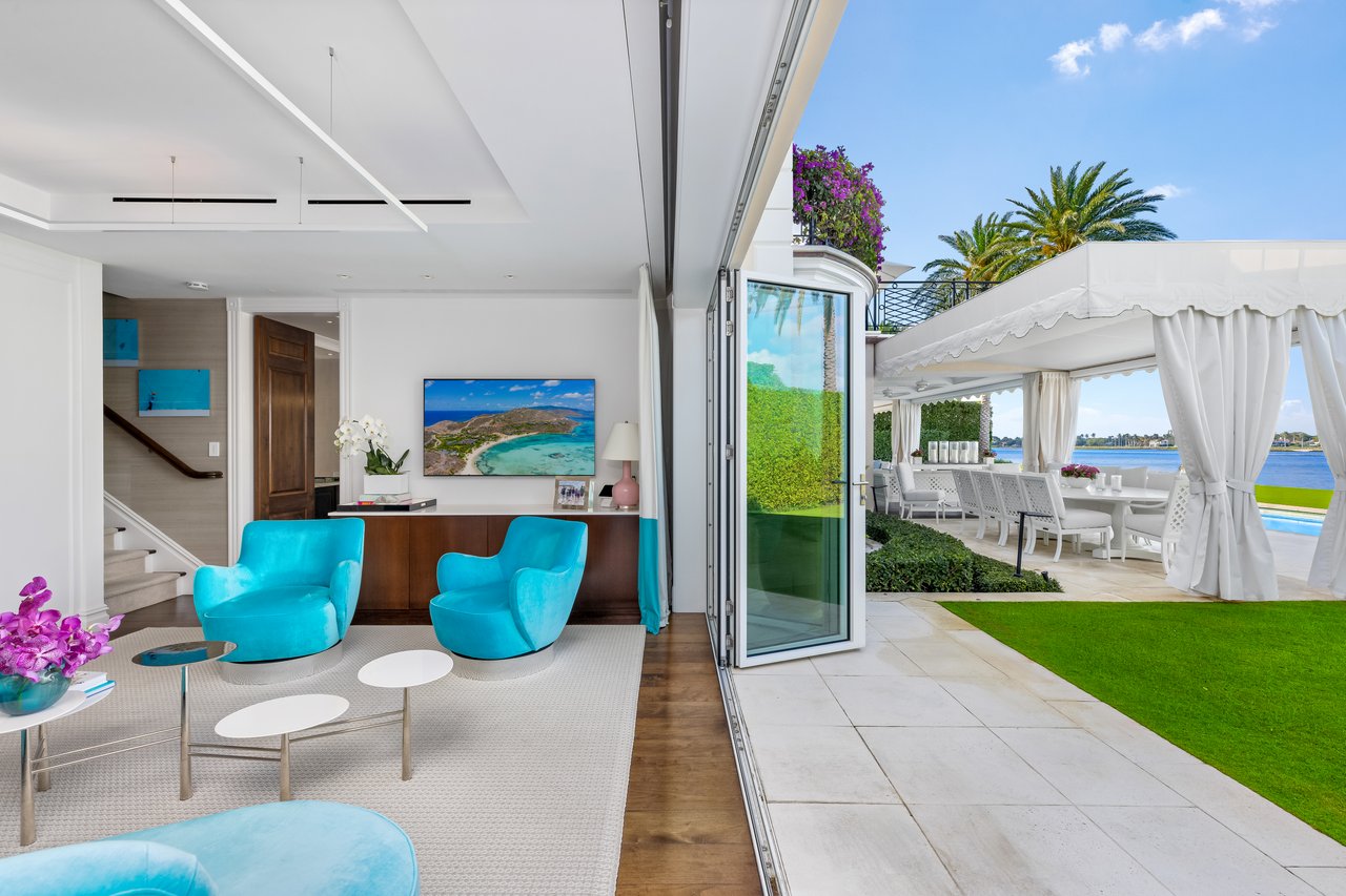 Georgian Waterfront Mansion on Everglades Island