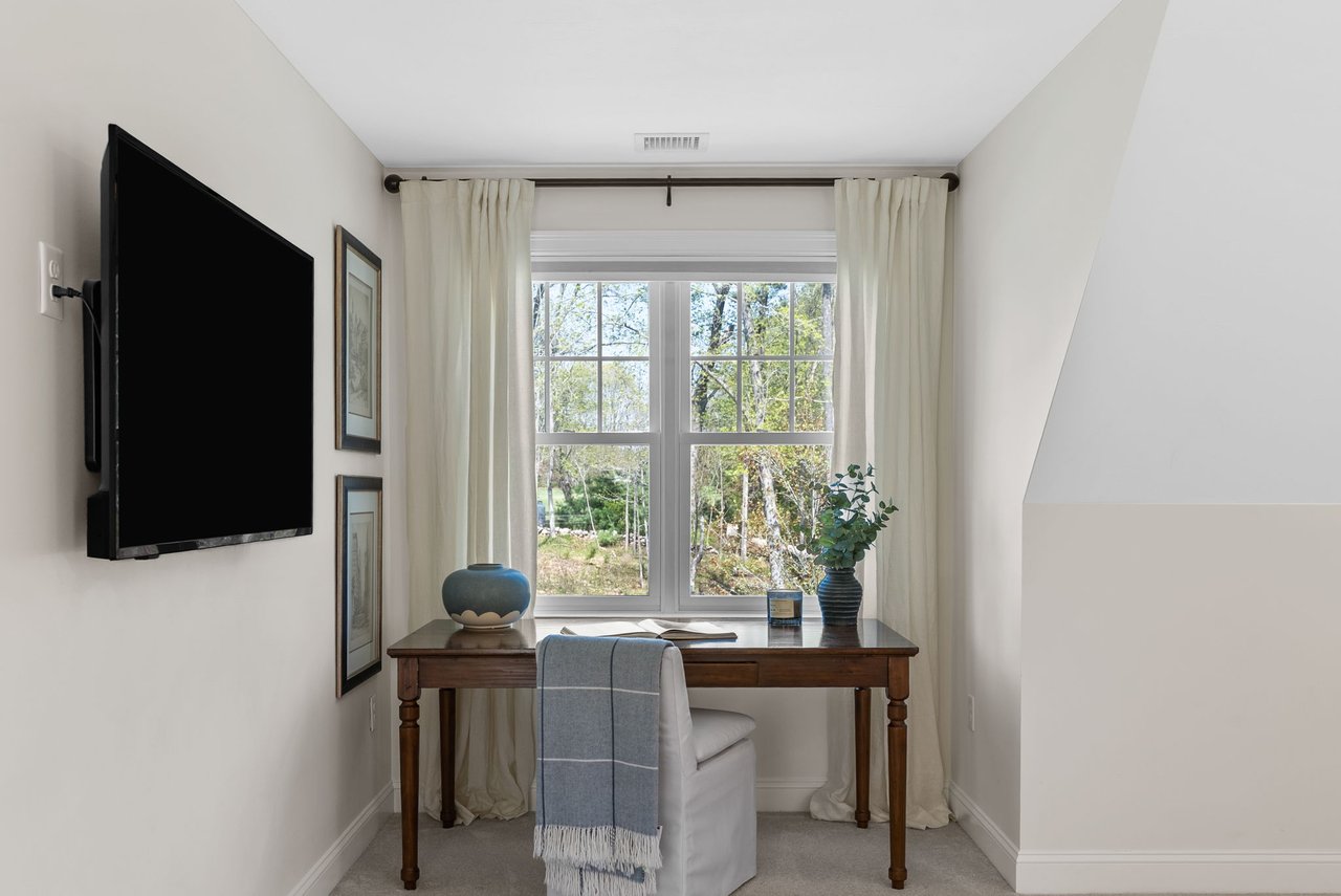 11 Lisa Ln Pembroke, MA 02359