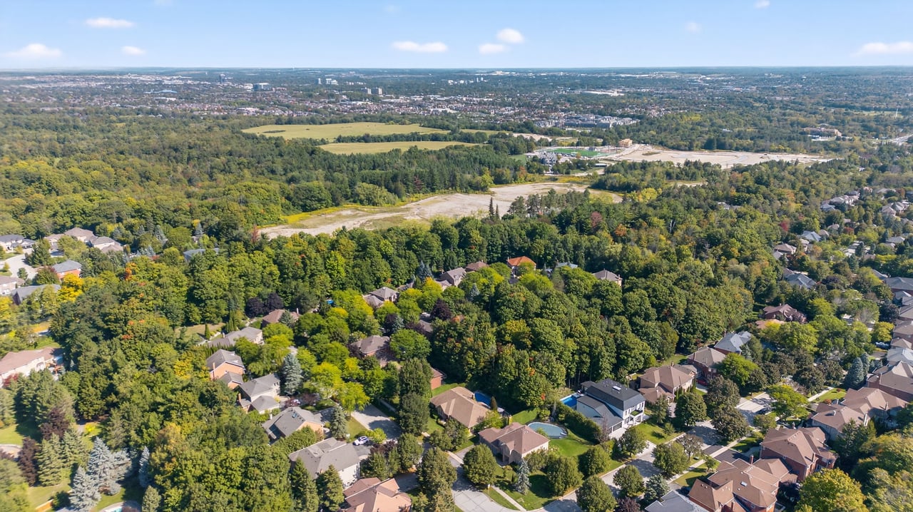 6 Falling Leaf Crt, Aurora