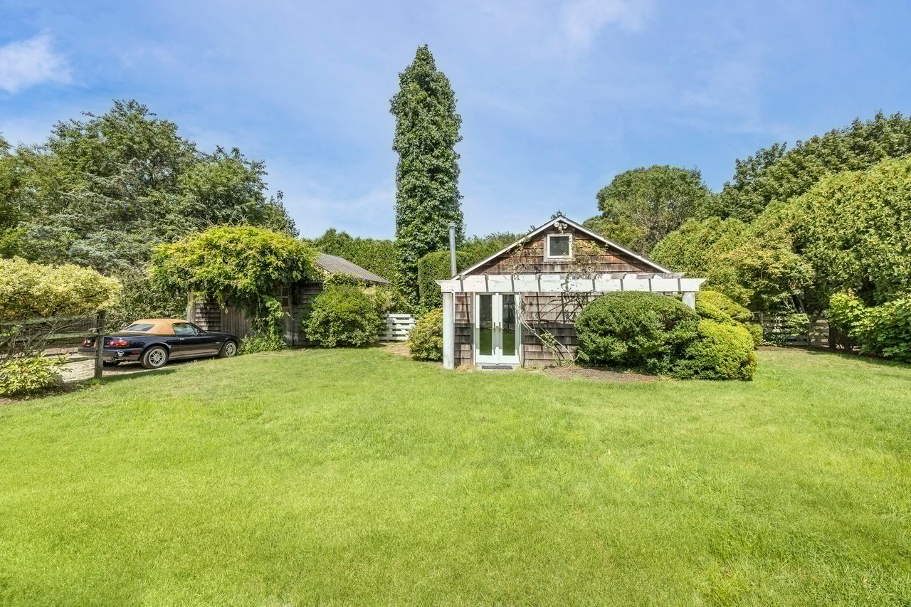 11 Cove Ave E, Sag Harbor