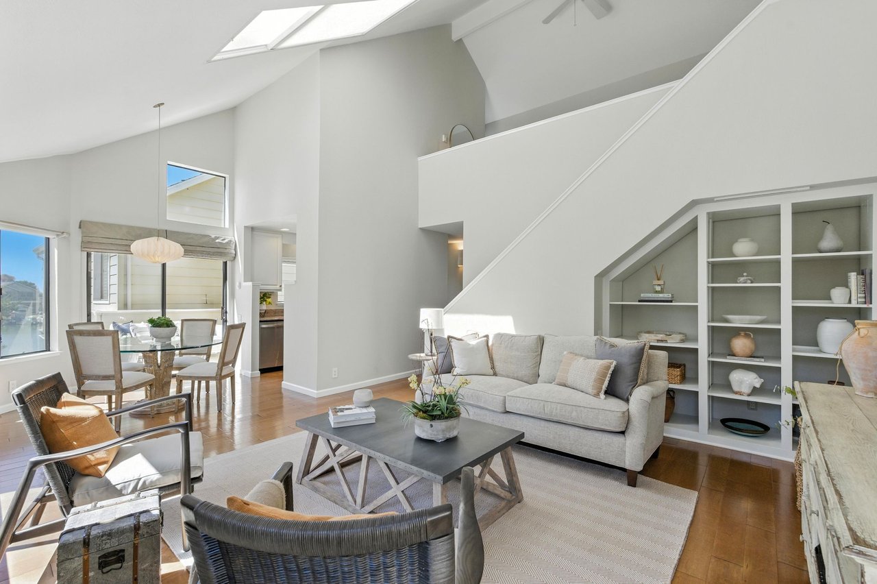 1090 Shoreline Drive