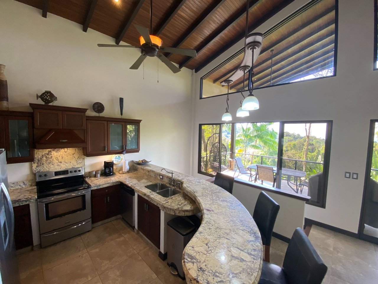Jungle Villa with Infinity Pool, Uvita, Puntarenas