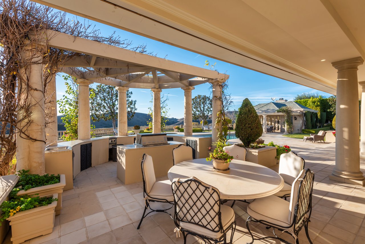 996 Vista Ridge Lane